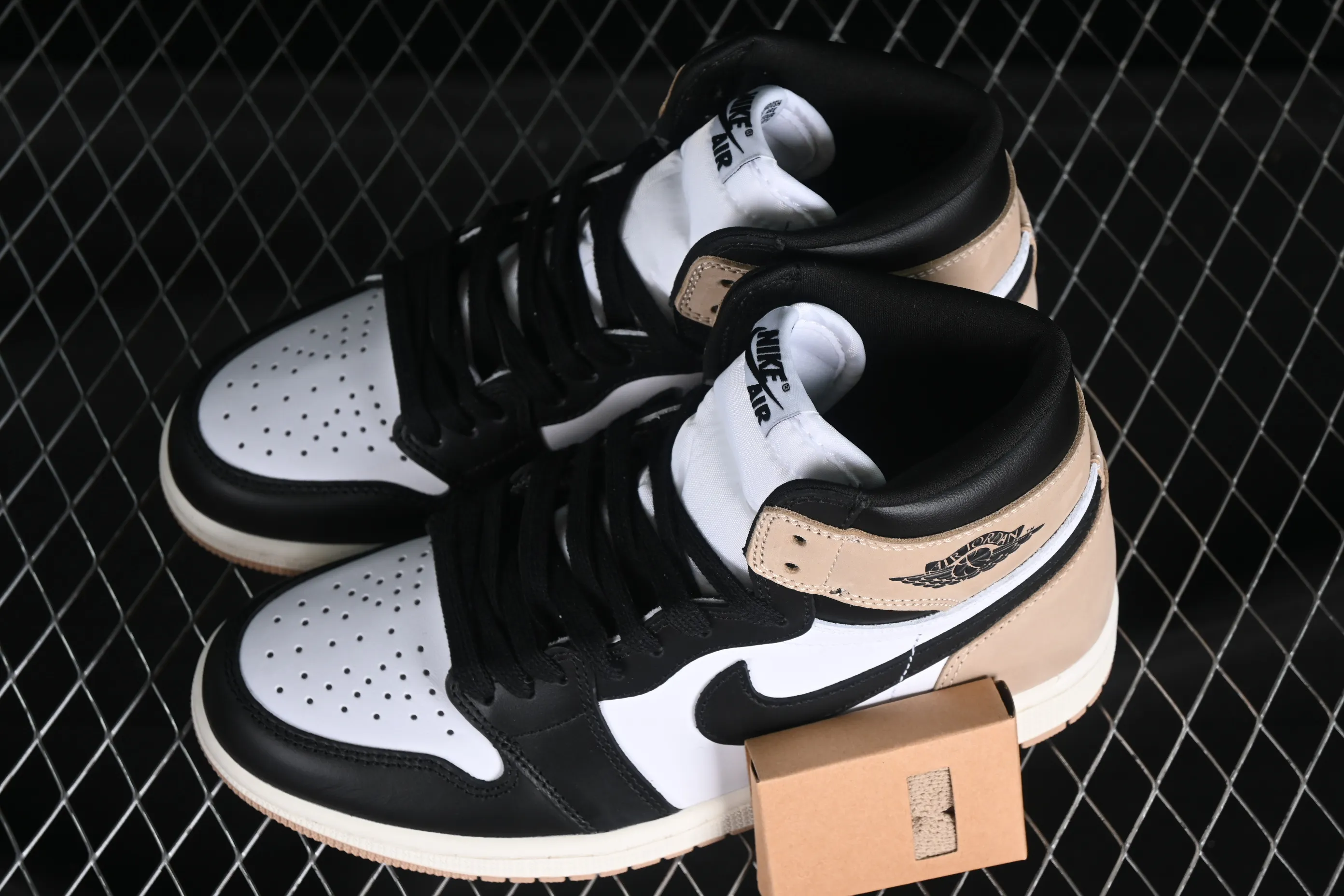 All Categories Air Jordan Jordan Series Basketball Shoes Air Jordan 1 High Air Jordan 1 High OG "Latte" AJ1 Joe 1 Latte Coffee Small Fresh Color High Top Basketball Shoes FD2596-021
